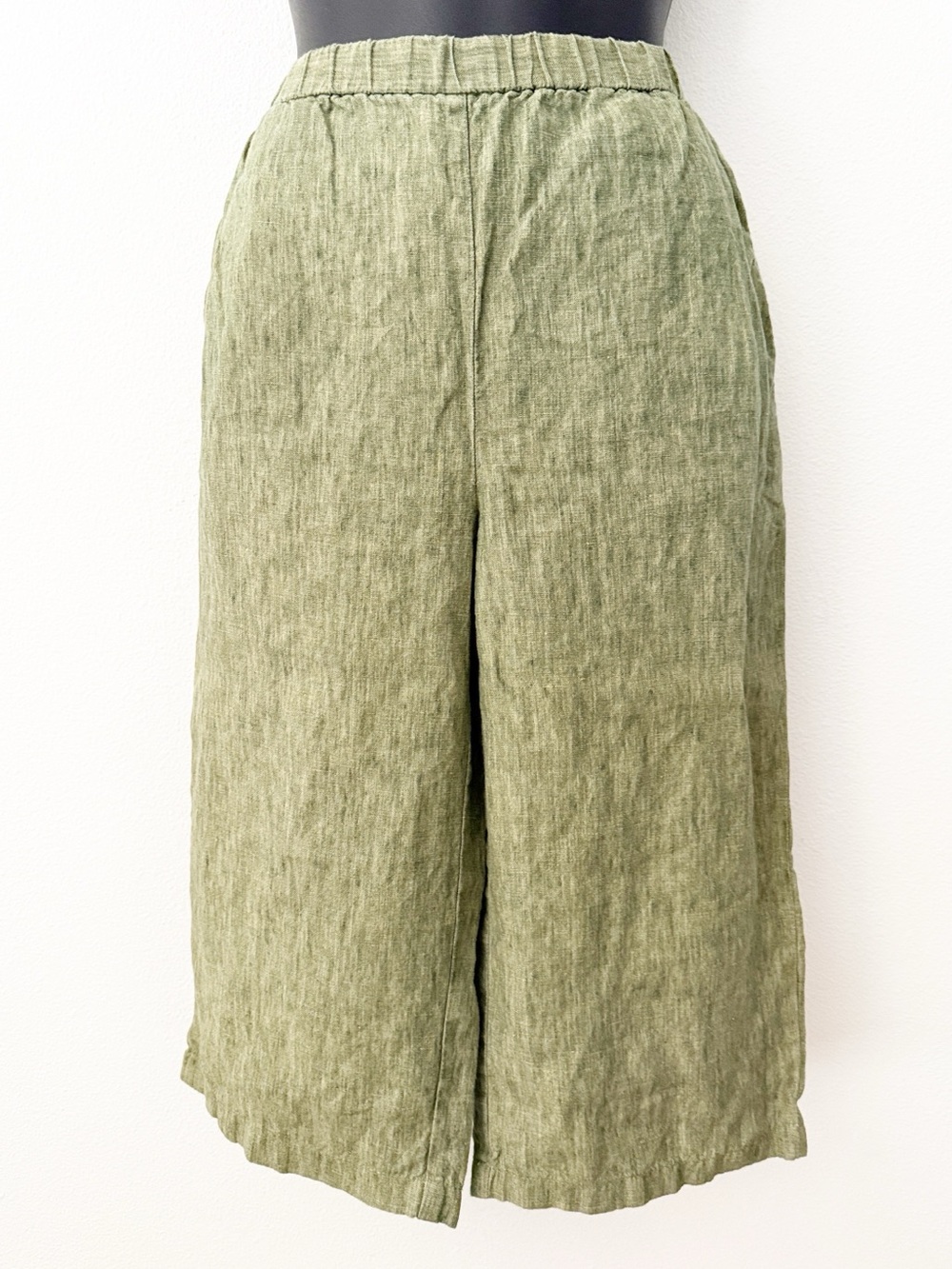 Organic Linen Casual Olive Green Linen-Blend Capri Pants - Picture 2 of 12